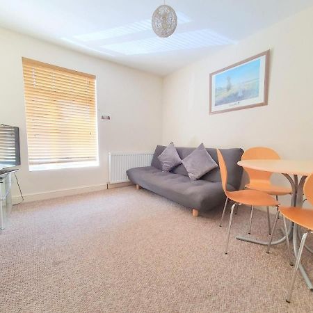 Bassett Flat With 2 Bedrooms And Superfast Wi-Fi Sittingbourne Exteriér fotografie